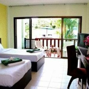 Deluxe Pool Side Room